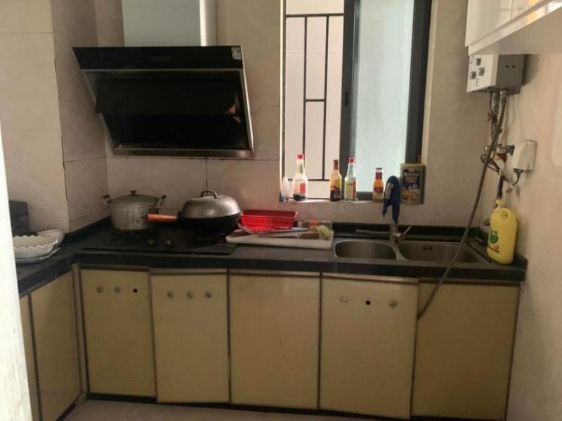 中山市南朗镇翠亨村翠亨大道98号山海郡花园1期3组团60幢401房的房地产及室内财产法拍房图片4