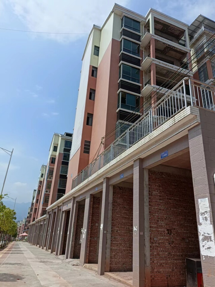 宜章县玉溪镇马耳冲小区三期15栋121号商业门面法拍房图片3