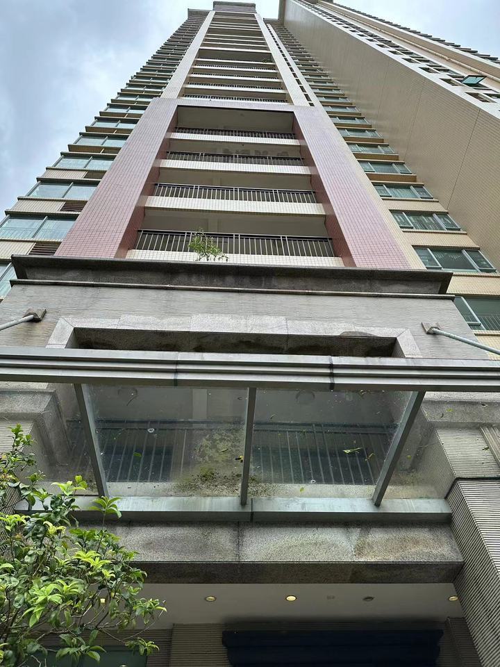 中山市五桂山桂南村桂峰路1号御龙山花园1期2幢2002房法拍房图片5