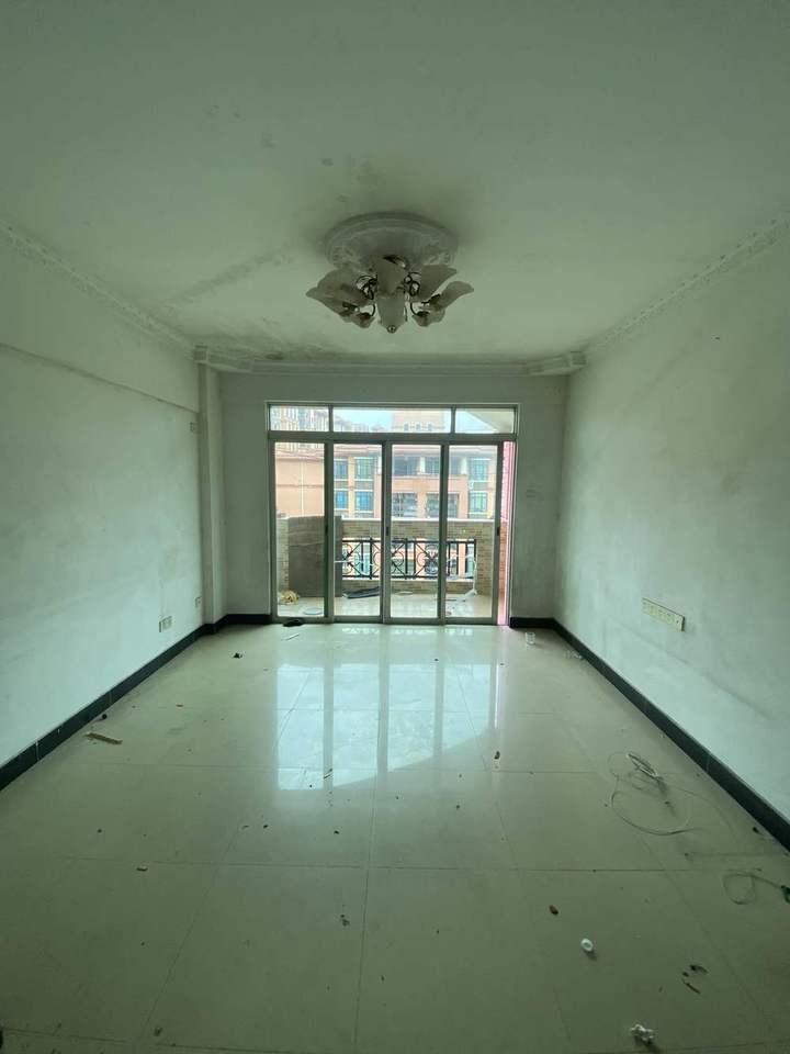 中山市板芙镇湖洲村新建大道二街3号金芙花园2幢D梯601房的房地产法拍房图片4